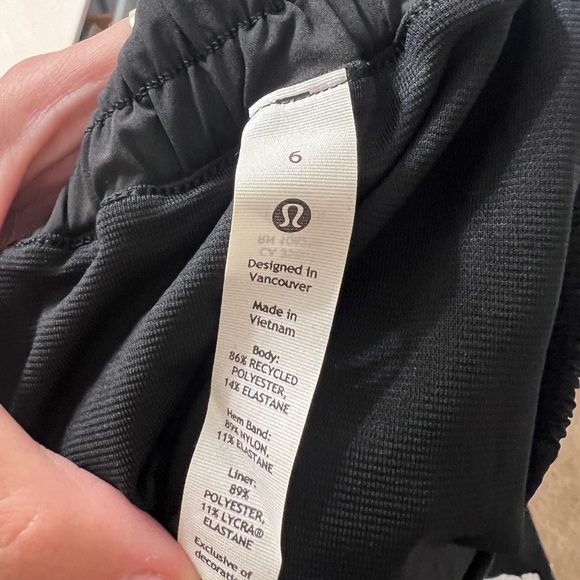 Lululemon hottie hot shorts - Picture 2 of 4